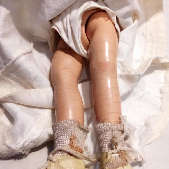 1930s Vintage Composition Doll in Wedding Dress, 16 Inch - Picture 6 of 7